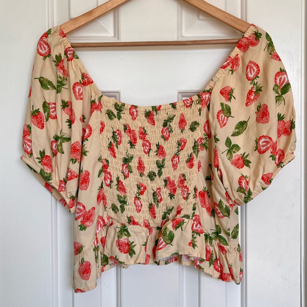Arizona Jean Company Cream and Red Strawberry Patterned Puff Sleeve Blouse - Picture 5 of 7
